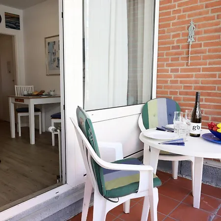 Mit 2 Balkonen Daire *